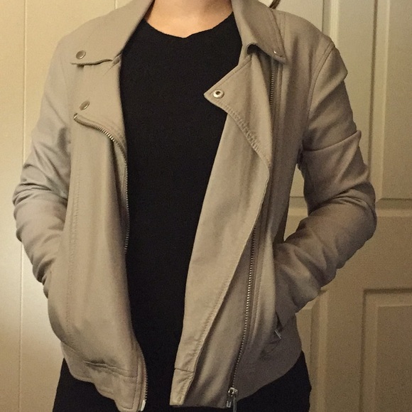 Beige leather jacket - Picture 6 of 6